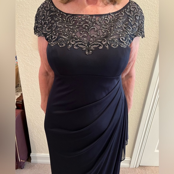 Long evening gown navy blue size 14P - Picture 8 of 14